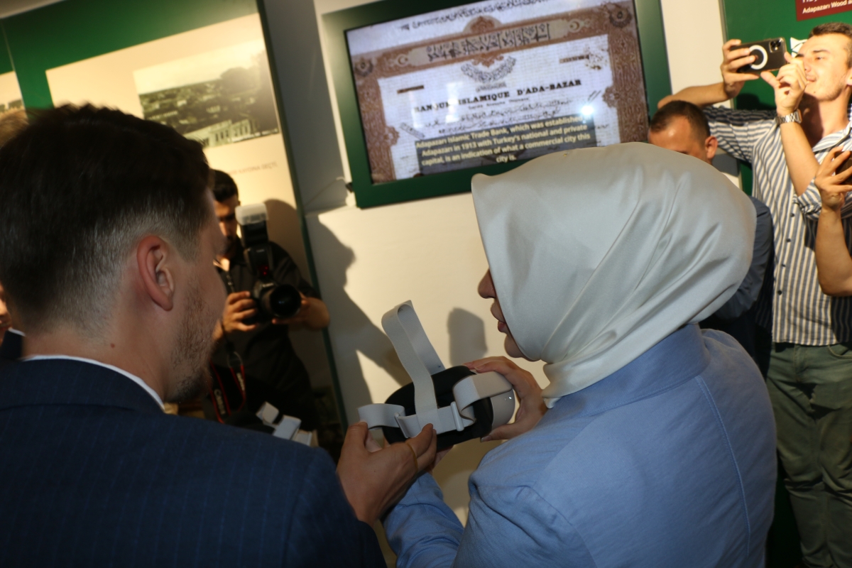 Sakarya'da Adapazarı Ticaret Müzesi törenle açıldı, Türkiye’nin ilk özel bankası olan Adapazarı İslam Ticaret Bankası binası, bugün gerçekleştirilen tören ile Adapazarı Ticaret Müzesi olarak kapılarını açtı. Aslına uygun res