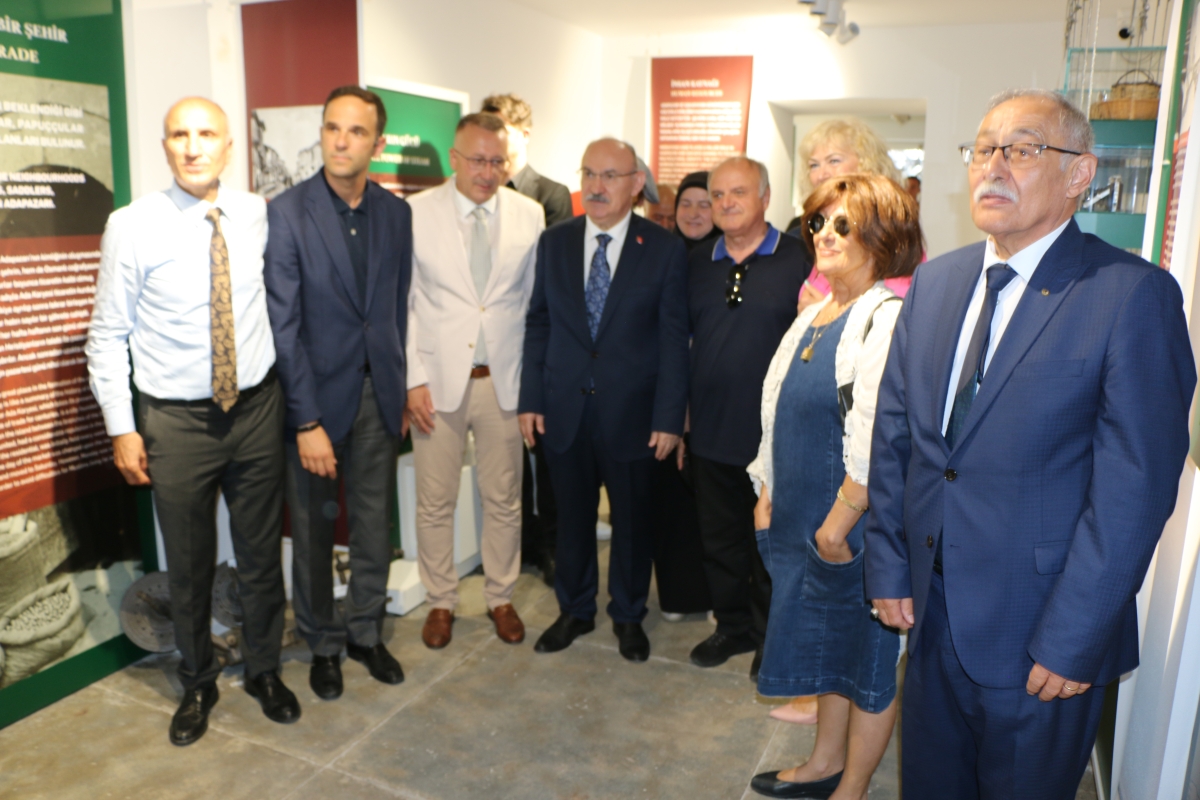 Sakarya'da Adapazarı Ticaret Müzesi törenle açıldı, Türkiye’nin ilk özel bankası olan Adapazarı İslam Ticaret Bankası binası, bugün gerçekleştirilen tören ile Adapazarı Ticaret Müzesi olarak kapılarını açtı. Aslına uygun res