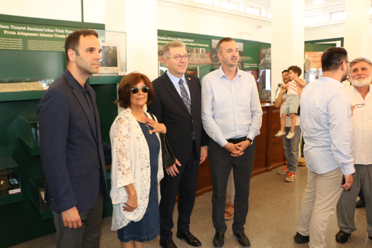 Sakarya'da Adapazarı Ticaret Müzesi törenle açıldı, Türkiye’nin ilk özel bankası olan Adapazarı İslam Ticaret Bankası binası, bugün gerçekleştirilen tören ile Adapazarı Ticaret Müzesi olarak kapılarını açtı. Aslına uygun res