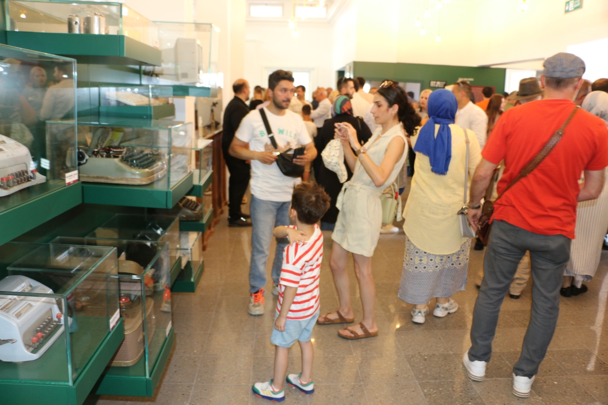 Sakarya'da Adapazarı Ticaret Müzesi törenle açıldı, Türkiye’nin ilk özel bankası olan Adapazarı İslam Ticaret Bankası binası, bugün gerçekleştirilen tören ile Adapazarı Ticaret Müzesi olarak kapılarını açtı. Aslına uygun res