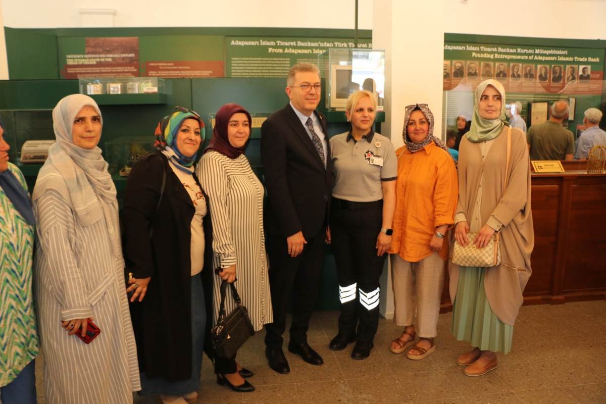Sakarya'da Adapazarı Ticaret Müzesi törenle açıldı, Türkiye’nin ilk özel bankası olan Adapazarı İslam Ticaret Bankası binası, bugün gerçekleştirilen tören ile Adapazarı Ticaret Müzesi olarak kapılarını açtı. Aslına uygun res