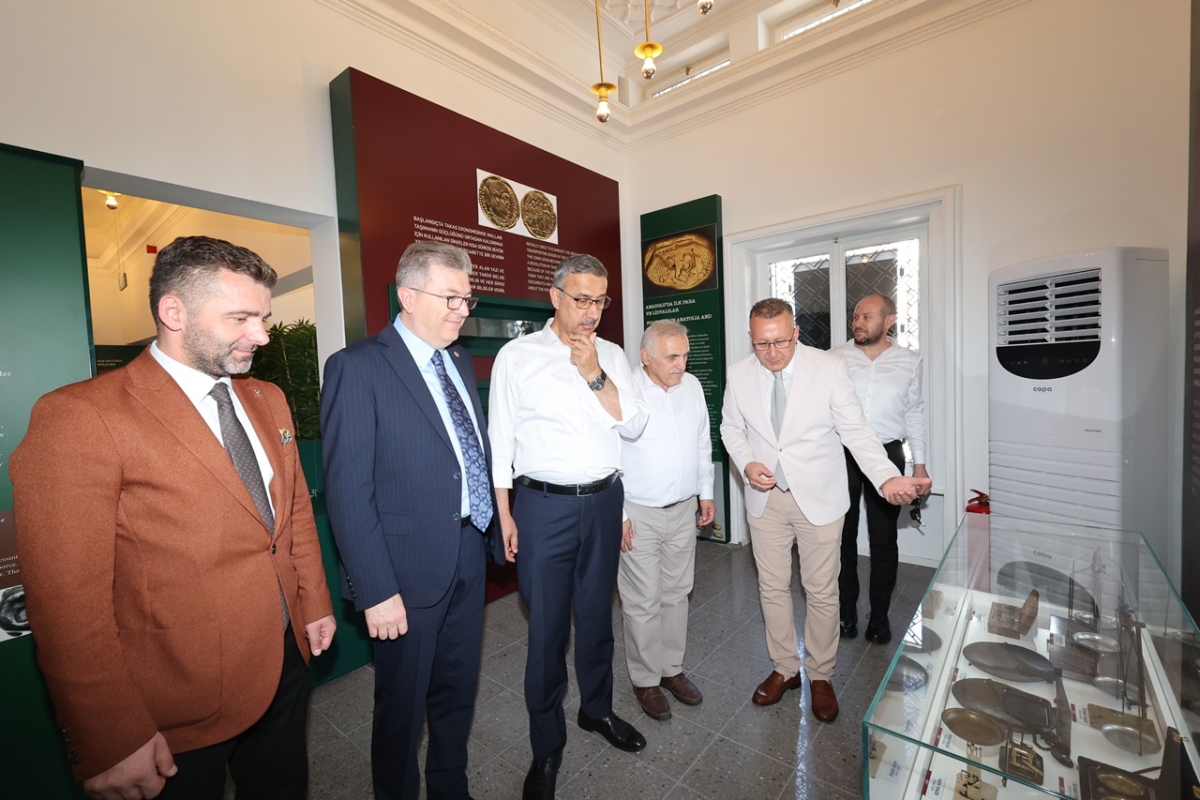 Sakarya'da Adapazarı Ticaret Müzesi törenle açıldı, Türkiye’nin ilk özel bankası olan Adapazarı İslam Ticaret Bankası binası, bugün gerçekleştirilen tören ile Adapazarı Ticaret Müzesi olarak kapılarını açtı. Aslına uygun res