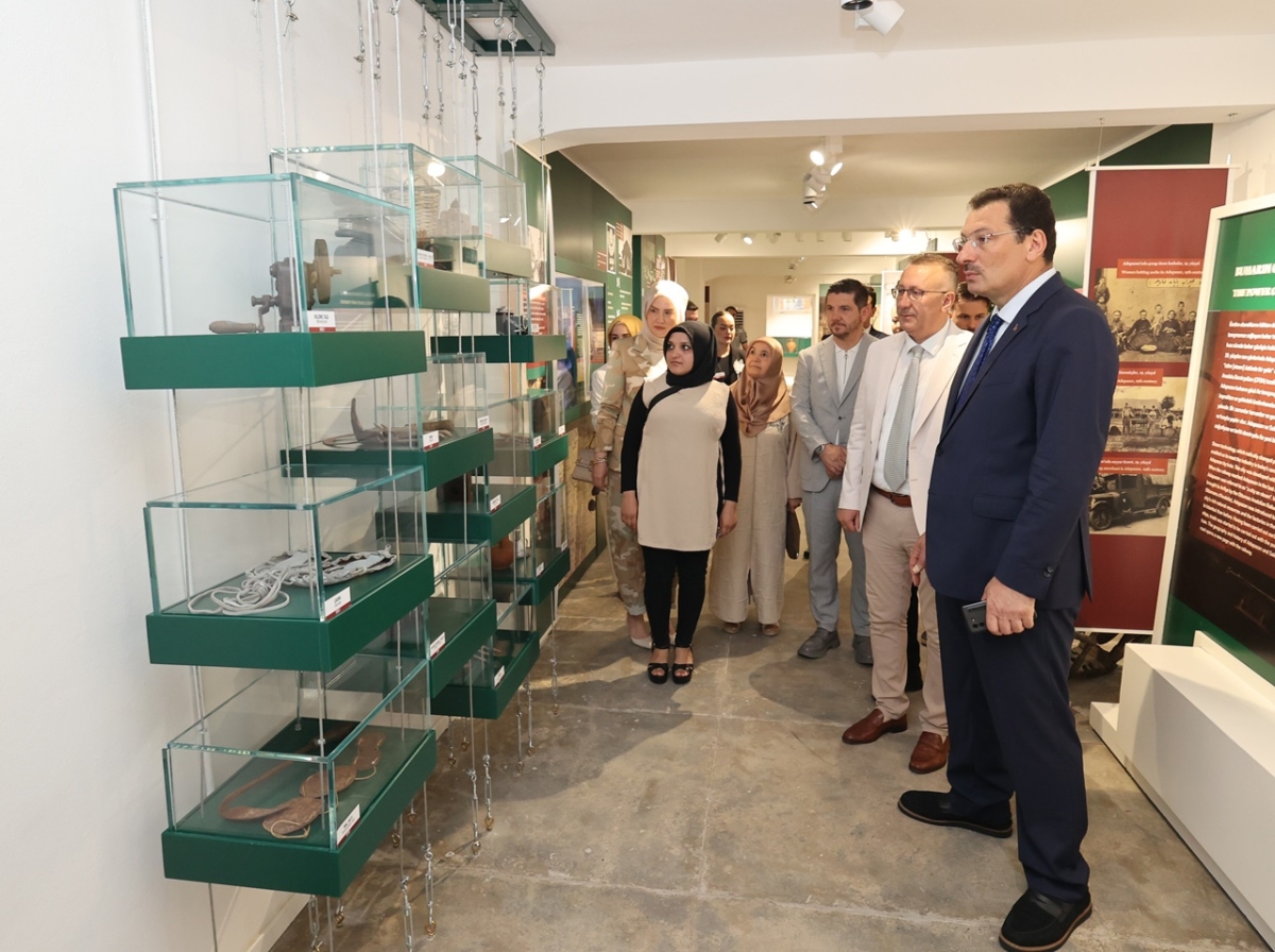 Sakarya'da Adapazarı Ticaret Müzesi törenle açıldı, Türkiye’nin ilk özel bankası olan Adapazarı İslam Ticaret Bankası binası, bugün gerçekleştirilen tören ile Adapazarı Ticaret Müzesi olarak kapılarını açtı. Aslına uygun res
