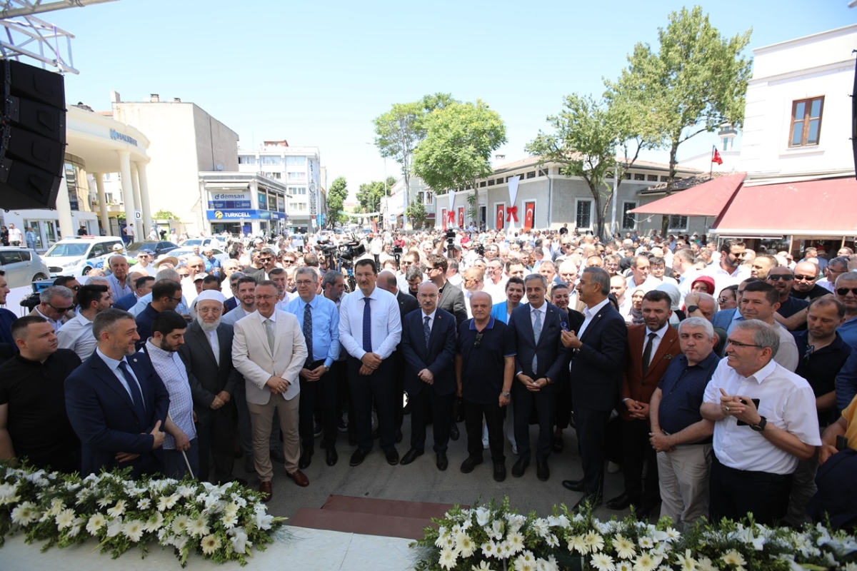 Sakarya'da Adapazarı Ticaret Müzesi törenle açıldı, Türkiye’nin ilk özel bankası olan Adapazarı İslam Ticaret Bankası binası, bugün gerçekleştirilen tören ile Adapazarı Ticaret Müzesi olarak kapılarını açtı. Aslına uygun res