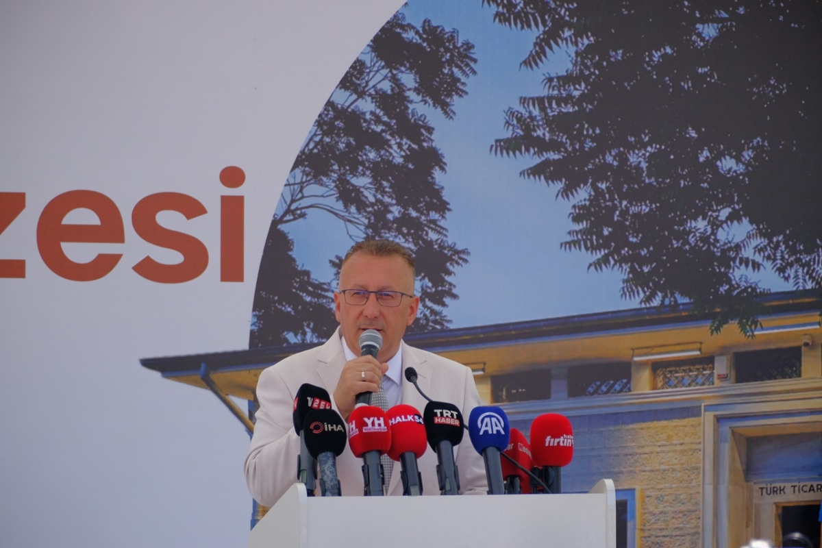 Sakarya'da Adapazarı Ticaret Müzesi törenle açıldı, Türkiye’nin ilk özel bankası olan Adapazarı İslam Ticaret Bankası binası, bugün gerçekleştirilen tören ile Adapazarı Ticaret Müzesi olarak kapılarını açtı. Aslına uygun res