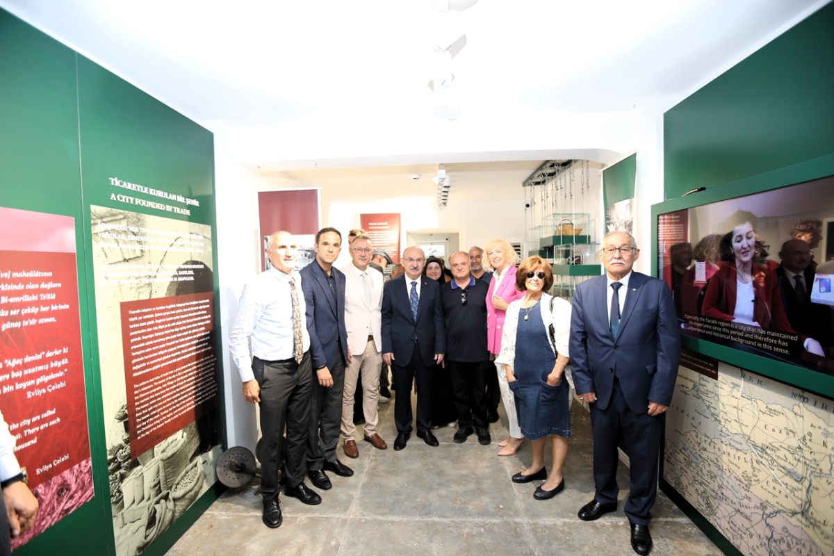 Sakarya'da Adapazarı Ticaret Müzesi törenle açıldı, Türkiye’nin ilk özel bankası olan Adapazarı İslam Ticaret Bankası binası, bugün gerçekleştirilen tören ile Adapazarı Ticaret Müzesi olarak kapılarını açtı. Aslına uygun res