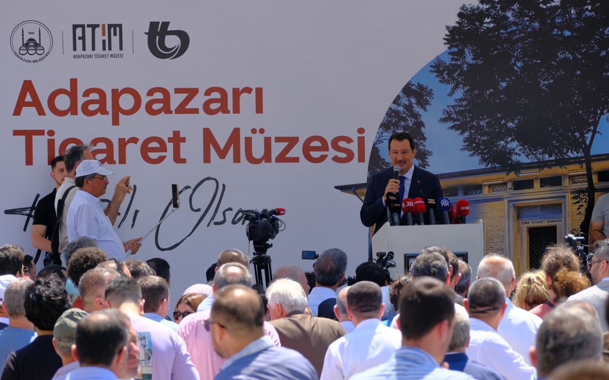 Sakarya'da Adapazarı Ticaret Müzesi törenle açıldı, Türkiye’nin ilk özel bankası olan Adapazarı İslam Ticaret Bankası binası, bugün gerçekleştirilen tören ile Adapazarı Ticaret Müzesi olarak kapılarını açtı. Aslına uygun res