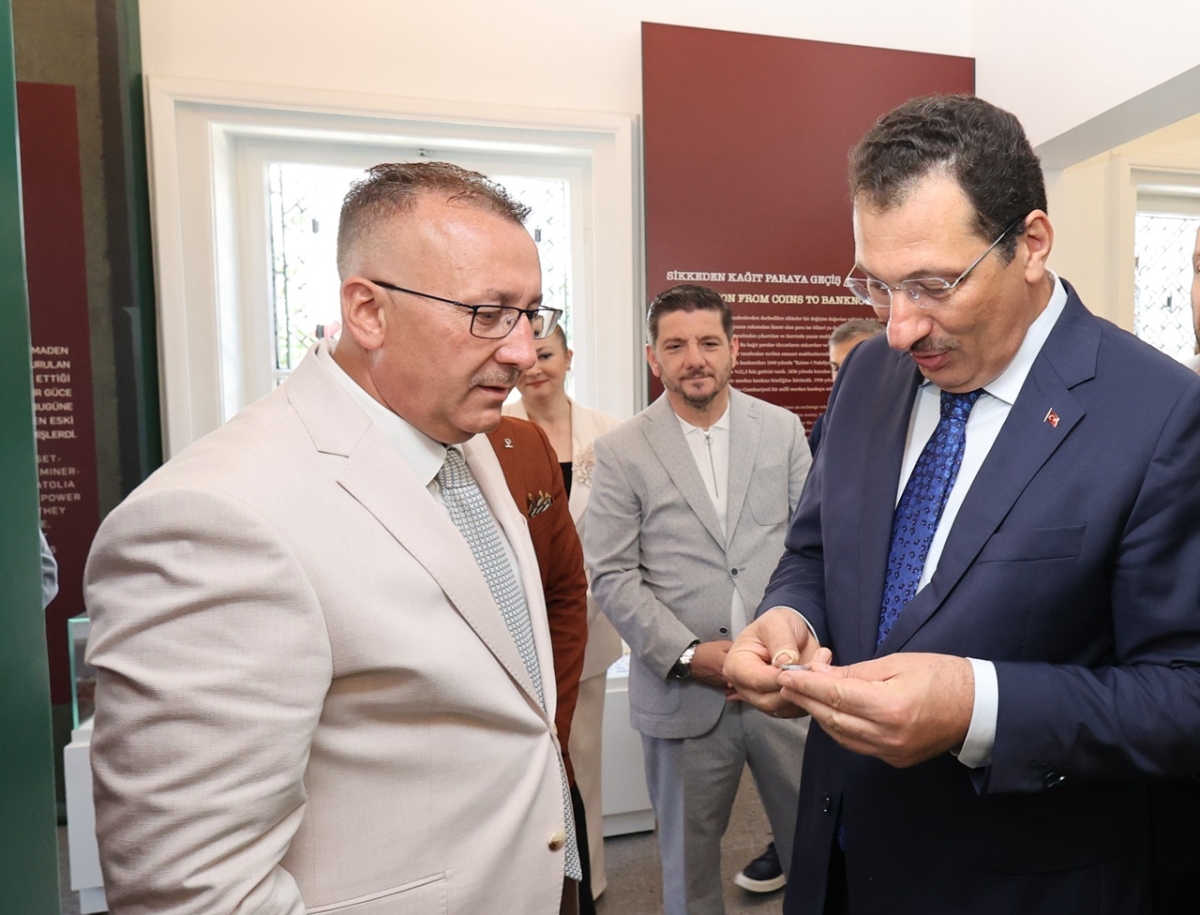Sakarya'da Adapazarı Ticaret Müzesi törenle açıldı, Türkiye’nin ilk özel bankası olan Adapazarı İslam Ticaret Bankası binası, bugün gerçekleştirilen tören ile Adapazarı Ticaret Müzesi olarak kapılarını açtı. Aslına uygun res