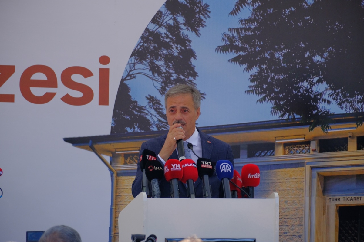 Sakarya'da Adapazarı Ticaret Müzesi törenle açıldı, Türkiye’nin ilk özel bankası olan Adapazarı İslam Ticaret Bankası binası, bugün gerçekleştirilen tören ile Adapazarı Ticaret Müzesi olarak kapılarını açtı. Aslına uygun res