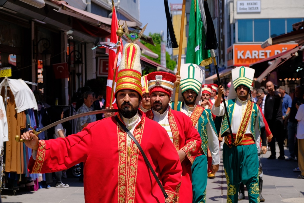 Sakarya'da Adapazarı Ticaret Müzesi törenle açıldı, Türkiye’nin ilk özel bankası olan Adapazarı İslam Ticaret Bankası binası, bugün gerçekleştirilen tören ile Adapazarı Ticaret Müzesi olarak kapılarını açtı. Aslına uygun res