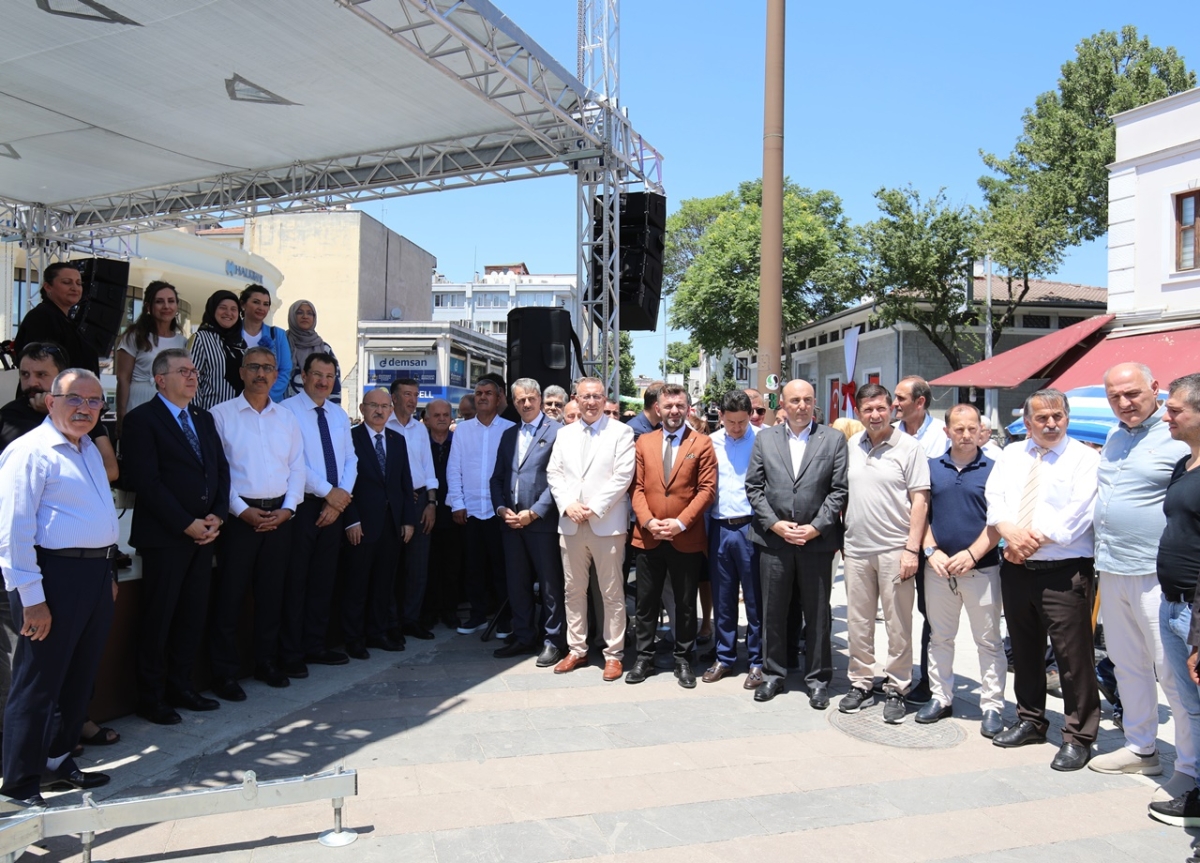 Sakarya'da Adapazarı Ticaret Müzesi törenle açıldı, Türkiye’nin ilk özel bankası olan Adapazarı İslam Ticaret Bankası binası, bugün gerçekleştirilen tören ile Adapazarı Ticaret Müzesi olarak kapılarını açtı. Aslına uygun res