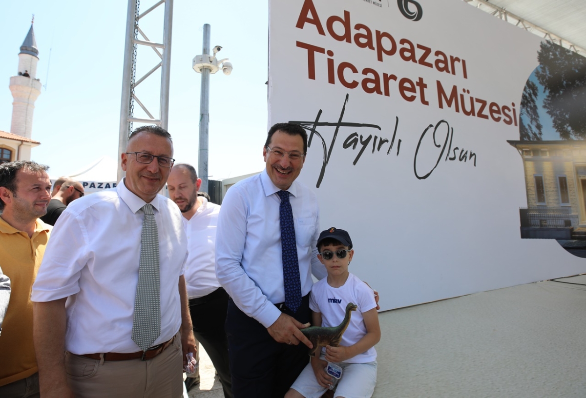 Sakarya'da Adapazarı Ticaret Müzesi törenle açıldı, Türkiye’nin ilk özel bankası olan Adapazarı İslam Ticaret Bankası binası, bugün gerçekleştirilen tören ile Adapazarı Ticaret Müzesi olarak kapılarını açtı. Aslına uygun res