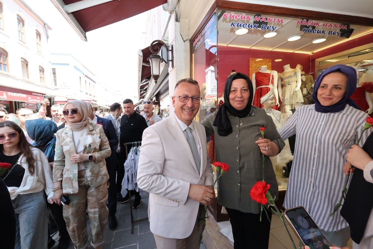 Sakarya'da Adapazarı Ticaret Müzesi törenle açıldı, Türkiye’nin ilk özel bankası olan Adapazarı İslam Ticaret Bankası binası, bugün gerçekleştirilen tören ile Adapazarı Ticaret Müzesi olarak kapılarını açtı. Aslına uygun res