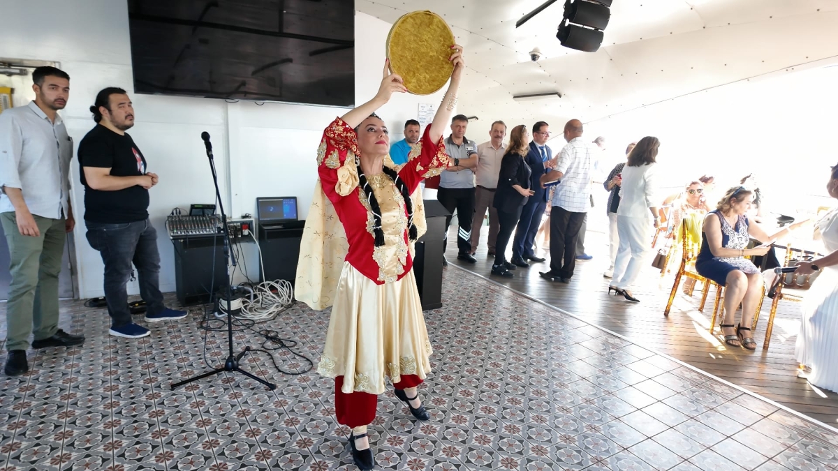 Harı Bülbül Azerbaycan Vizyon Tiyatro Derneği ve Tek Hedefim Eğitim Derneği'nin iş birliği ile gerçekleşen,