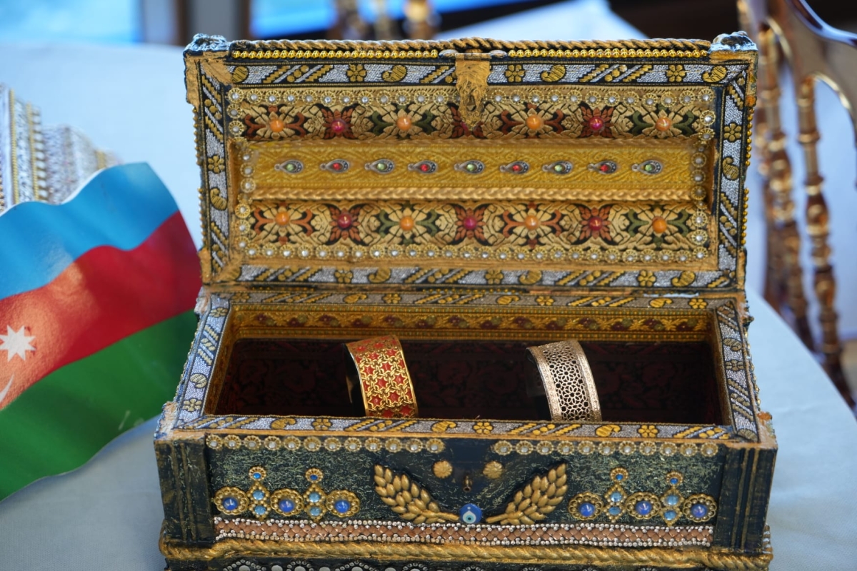 Harı Bülbül Azerbaycan Vizyon Tiyatro Derneği ve Tek Hedefim Eğitim Derneği'nin iş birliği ile gerçekleşen,