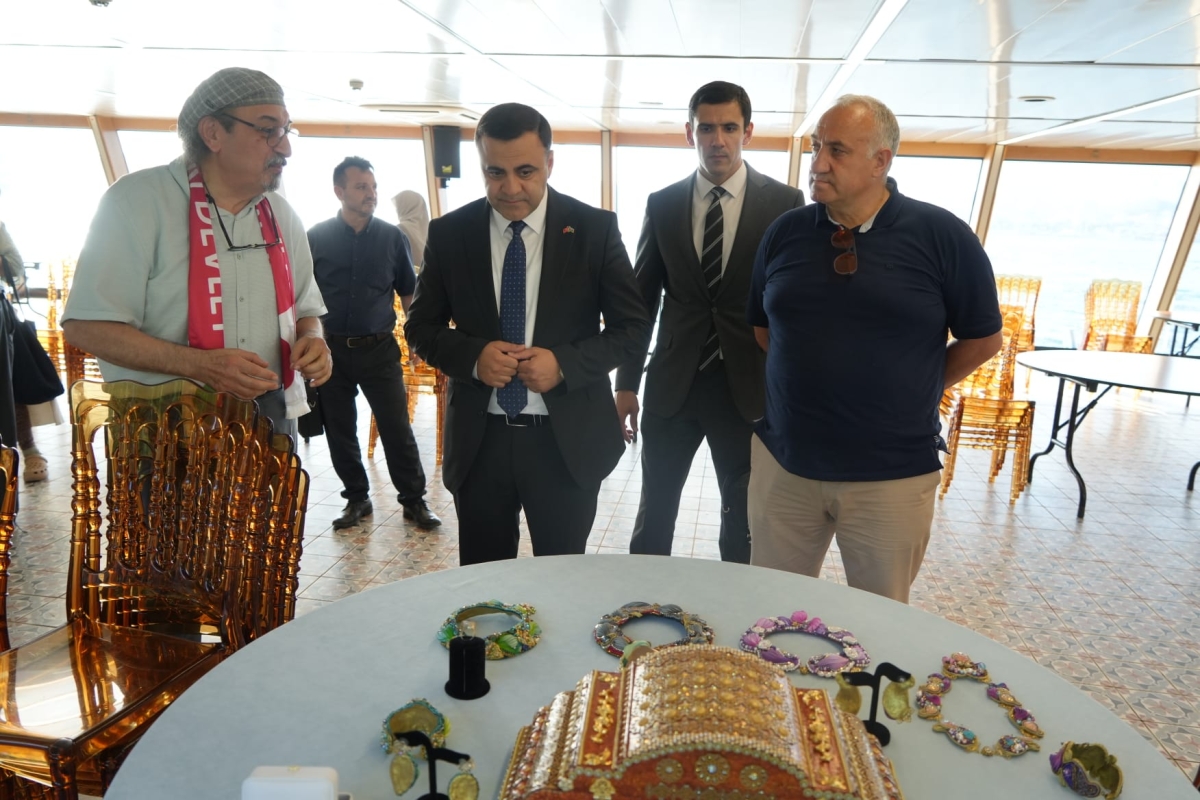 Harı Bülbül Azerbaycan Vizyon Tiyatro Derneği ve Tek Hedefim Eğitim Derneği'nin iş birliği ile gerçekleşen,