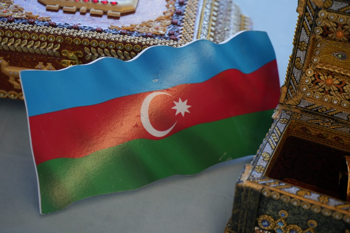 Harı Bülbül Azerbaycan Vizyon Tiyatro Derneği ve Tek Hedefim Eğitim Derneği'nin iş birliği ile gerçekleşen,