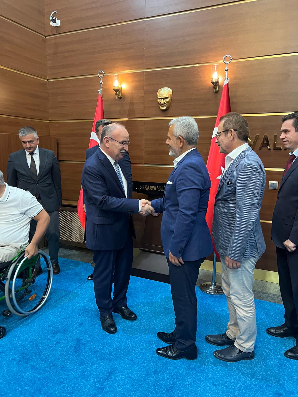 Sakarya Duzceliler Dernegi’nden Sakarya Valisi Yaşar Karadeniz’e Ziyaret. ( İŞTE GÜNÜN ÖNE ÇIKAN FOTOĞRAF KARELERİ )