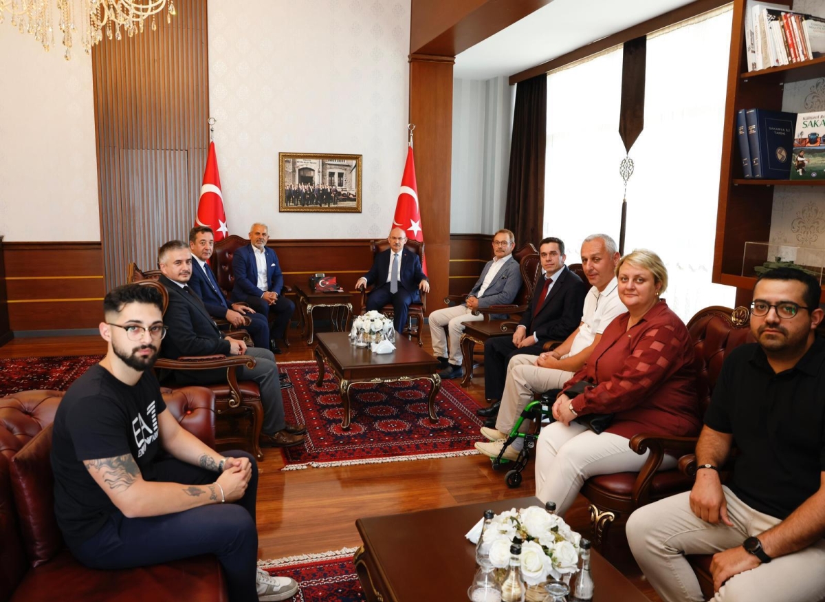 Sakarya Duzceliler Dernegi’nden Sakarya Valisi Yaşar Karadeniz’e Ziyaret. ( İŞTE GÜNÜN ÖNE ÇIKAN FOTOĞRAF KARELERİ )