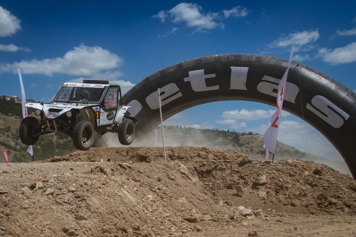 PETLAS 2024 Türkiye Offroad Şampiyonası ikinci ayağı olan Ankara Offroad Yarışı, Kenan Özsoy-Harun Deynek ekibinin birinciliğiyle sona erdi.