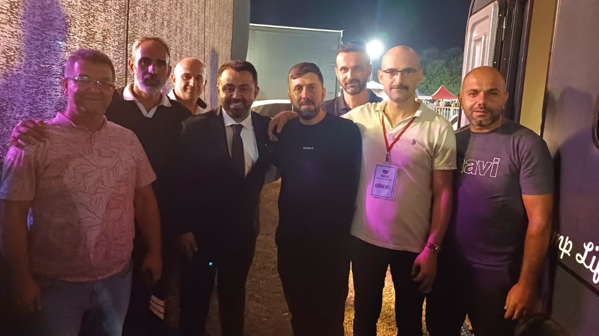 Karadeniz müziğinin güçlü sesi Şükrü Güler, 37. Geleneksel Yazlık Kadırga Şenlikleri'nde coşturdu