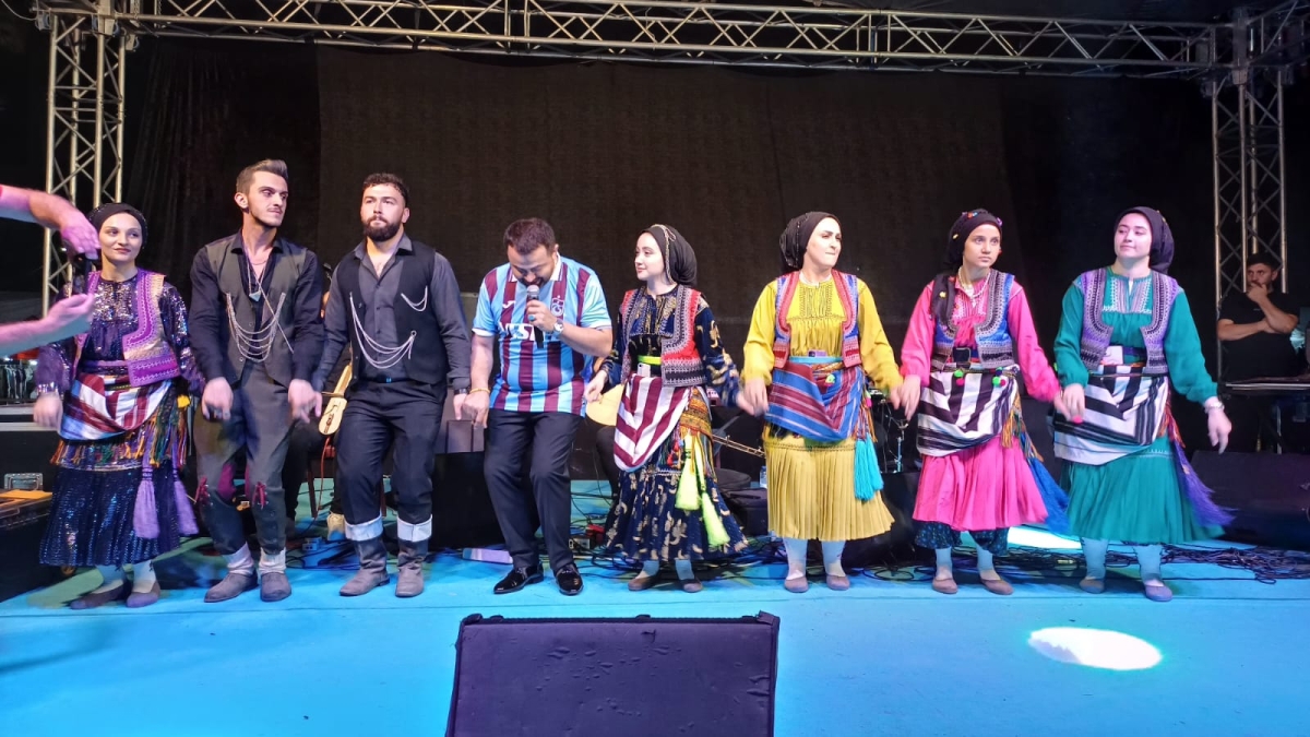 Karadeniz müziğinin güçlü sesi Şükrü Güler, 37. Geleneksel Yazlık Kadırga Şenlikleri'nde coşturdu