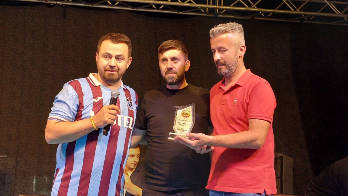 Karadeniz müziğinin güçlü sesi Şükrü Güler, 37. Geleneksel Yazlık Kadırga Şenlikleri'nde coşturdu