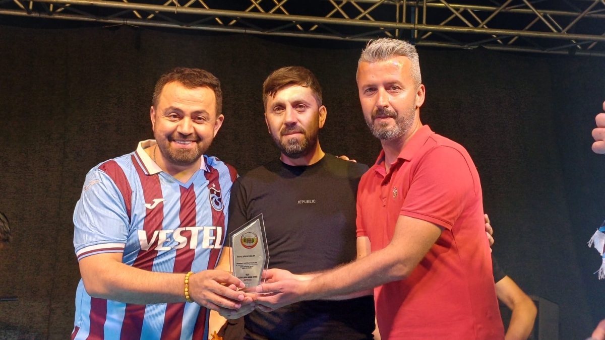 Karadeniz müziğinin güçlü sesi Şükrü Güler, 37. Geleneksel Yazlık Kadırga Şenlikleri'nde coşturdu