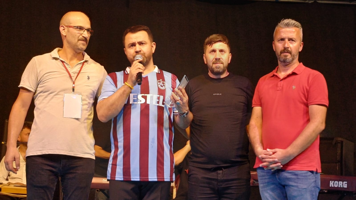 Karadeniz müziğinin güçlü sesi Şükrü Güler, 37. Geleneksel Yazlık Kadırga Şenlikleri'nde coşturdu