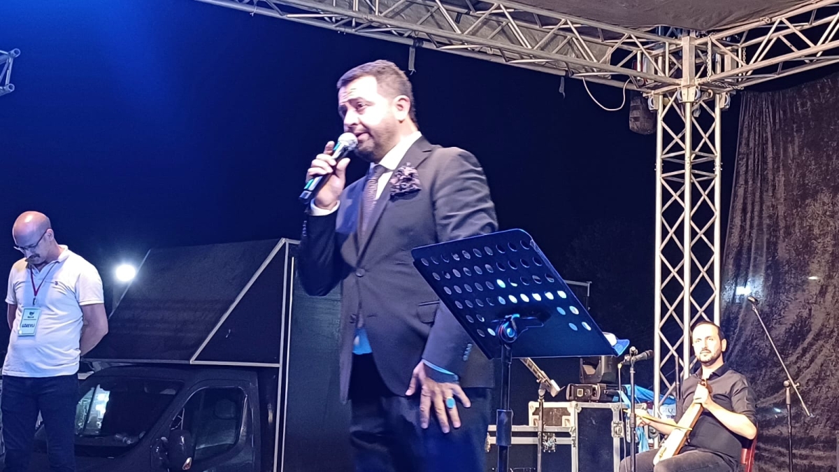 Karadeniz müziğinin güçlü sesi Şükrü Güler, 37. Geleneksel Yazlık Kadırga Şenlikleri'nde coşturdu