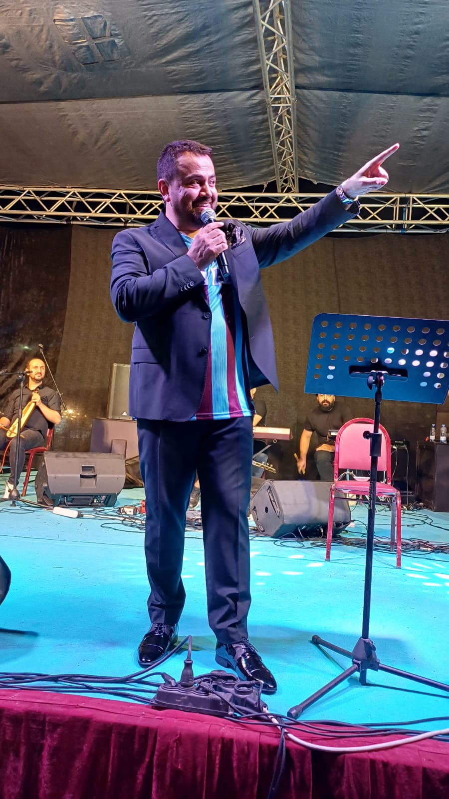 Karadeniz müziğinin güçlü sesi Şükrü Güler, 37. Geleneksel Yazlık Kadırga Şenlikleri'nde coşturdu