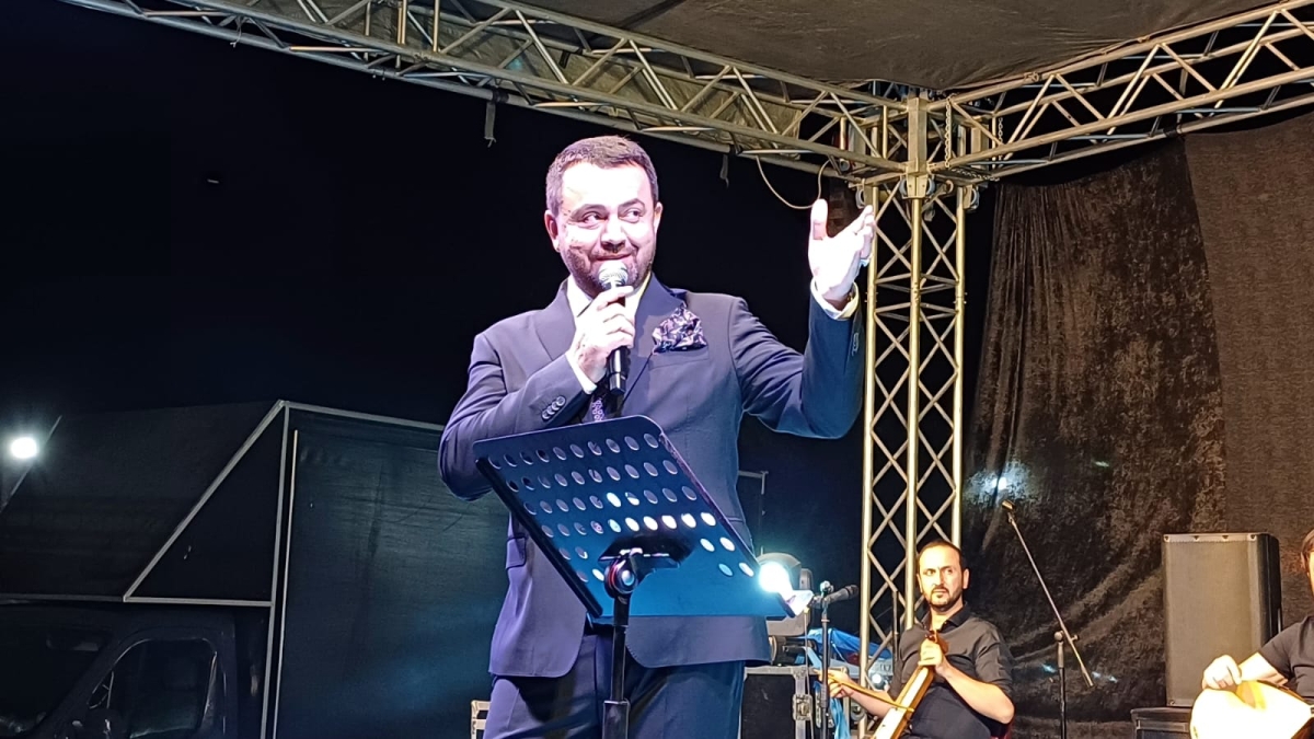 Karadeniz müziğinin güçlü sesi Şükrü Güler, 37. Geleneksel Yazlık Kadırga Şenlikleri'nde coşturdu