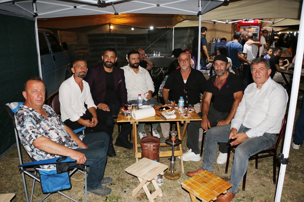 Değirmendere'de Karadeniz Fırtınası! Ünlü sanatçı İsmail Türüt'le coşkulu başladı. ( İŞTE GÜNÜN ÖNE ÇIKAN FOTOĞRAF KARELERİ )