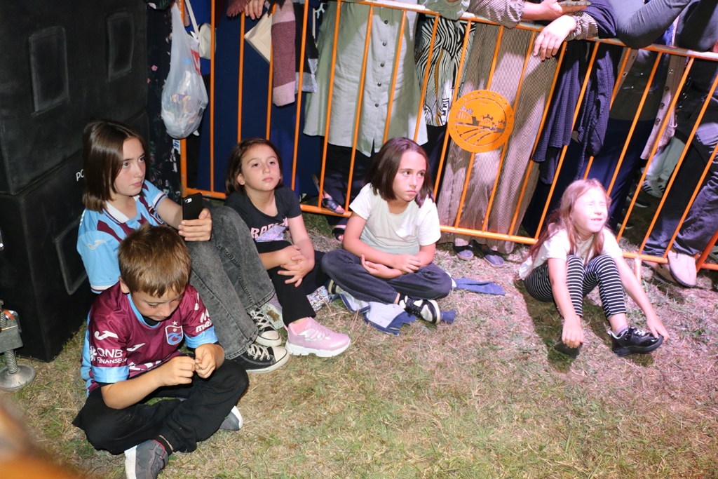 Değirmendere'de Karadeniz Fırtınası! Ünlü sanatçı İsmail Türüt'le coşkulu başladı. ( İŞTE GÜNÜN ÖNE ÇIKAN FOTOĞRAF KARELERİ )