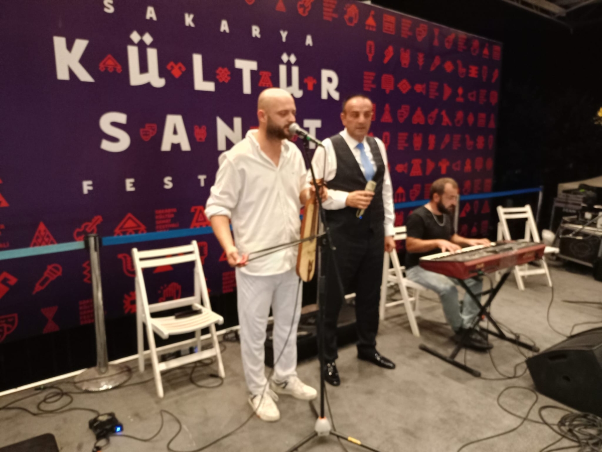 Oflu KADİR Sakarya Kültür Sanat Festivali kapsamında düzenlenen hemşeri buluşmaları Kafkas ve Karadeniz kültürünü Millet Bahçesinde Sakarya'yı Salladı, ( İŞTE GÜNÜN ÖNE ÇIKAN FOTOĞRAF KARELERİ )