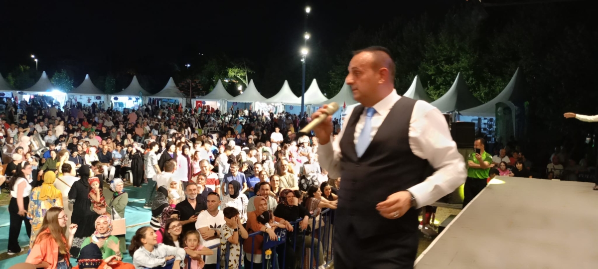 Oflu KADİR Sakarya Kültür Sanat Festivali kapsamında düzenlenen hemşeri buluşmaları Kafkas ve Karadeniz kültürünü Millet Bahçesinde Sakarya'yı Salladı, ( İŞTE GÜNÜN ÖNE ÇIKAN FOTOĞRAF KARELERİ )