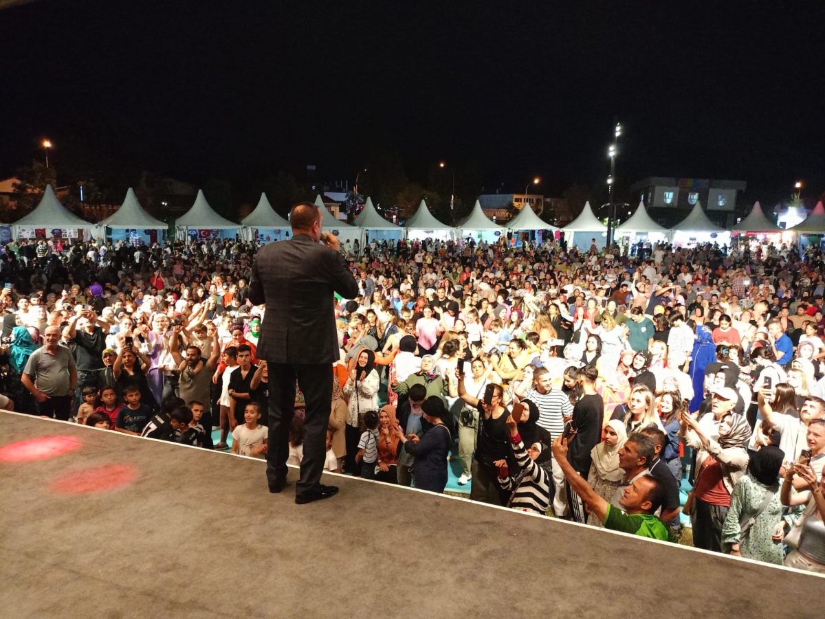 Oflu KADİR Sakarya Kültür Sanat Festivali kapsamında düzenlenen hemşeri buluşmaları Kafkas ve Karadeniz kültürünü Millet Bahçesinde Sakarya'yı Salladı, ( İŞTE GÜNÜN ÖNE ÇIKAN FOTOĞRAF KARELERİ )