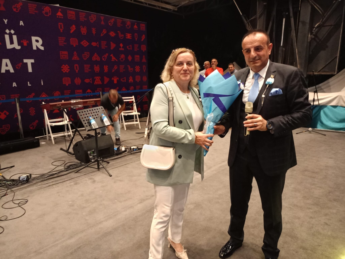 Oflu KADİR Sakarya Kültür Sanat Festivali kapsamında düzenlenen hemşeri buluşmaları Kafkas ve Karadeniz kültürünü Millet Bahçesinde Sakarya'yı Salladı, ( İŞTE GÜNÜN ÖNE ÇIKAN FOTOĞRAF KARELERİ )