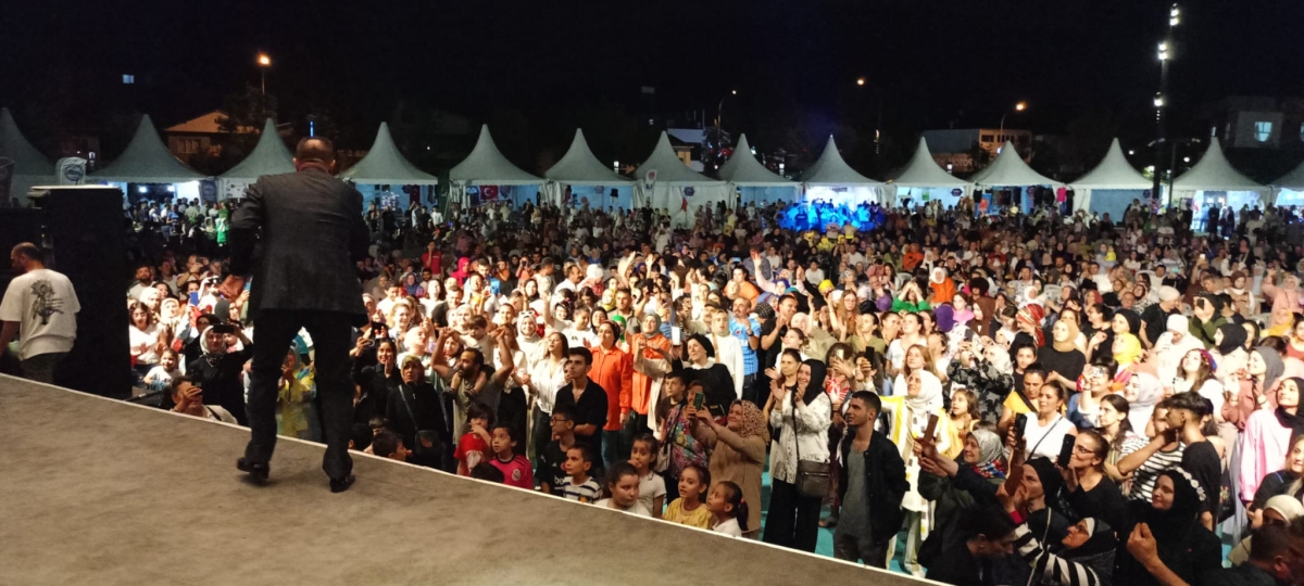 Oflu KADİR Sakarya Kültür Sanat Festivali kapsamında düzenlenen hemşeri buluşmaları Kafkas ve Karadeniz kültürünü Millet Bahçesinde Sakarya'yı Salladı, ( İŞTE GÜNÜN ÖNE ÇIKAN FOTOĞRAF KARELERİ )