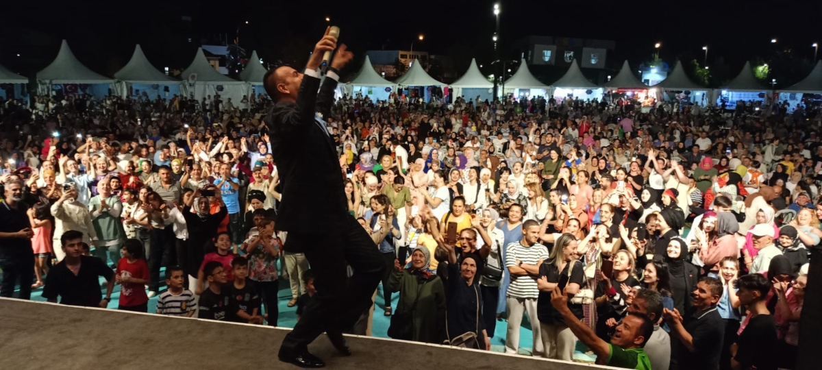 Oflu KADİR Sakarya Kültür Sanat Festivali kapsamında düzenlenen hemşeri buluşmaları Kafkas ve Karadeniz kültürünü Millet Bahçesinde Sakarya'yı Salladı, ( İŞTE GÜNÜN ÖNE ÇIKAN FOTOĞRAF KARELERİ )