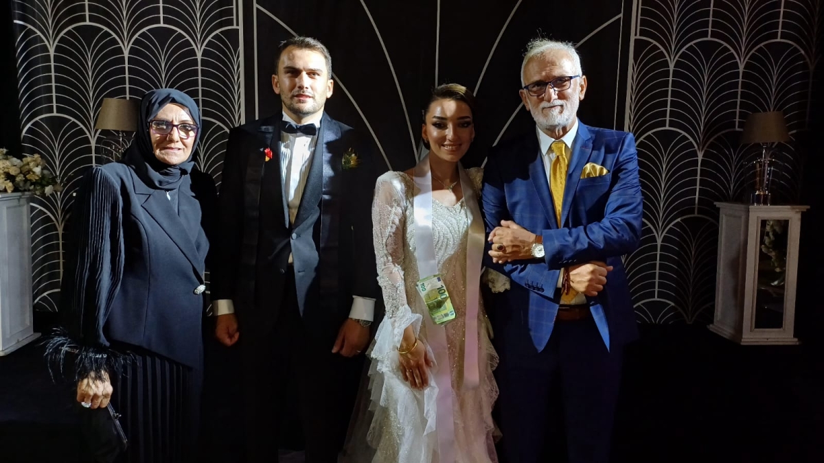 Sakarya’nın siyaset ve iş Dünyası, İlter ve Mercan ailelerinin rüya gibi düğününde buluştu ( GÜNÜN ÖNE ÇIKAN HATIRA FOTOĞRAF KARELERİ )