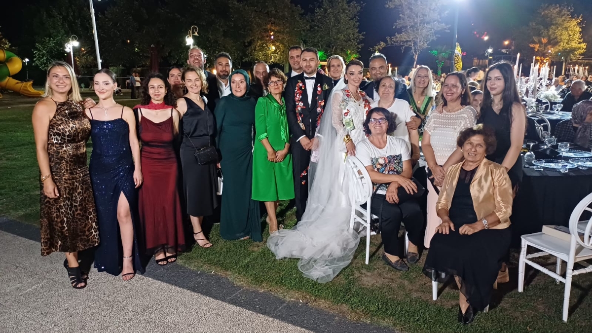 Sakarya’nın siyaset ve iş Dünyası, İlter ve Mercan ailelerinin rüya gibi düğününde buluştu ( GÜNÜN ÖNE ÇIKAN HATIRA FOTOĞRAF KARELERİ )