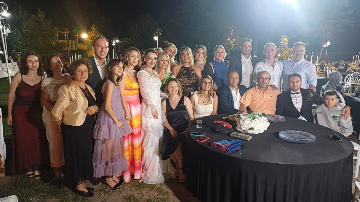 Sakarya’nın siyaset ve iş Dünyası, İlter ve Mercan ailelerinin rüya gibi düğününde buluştu ( GÜNÜN ÖNE ÇIKAN HATIRA FOTOĞRAF KARELERİ )