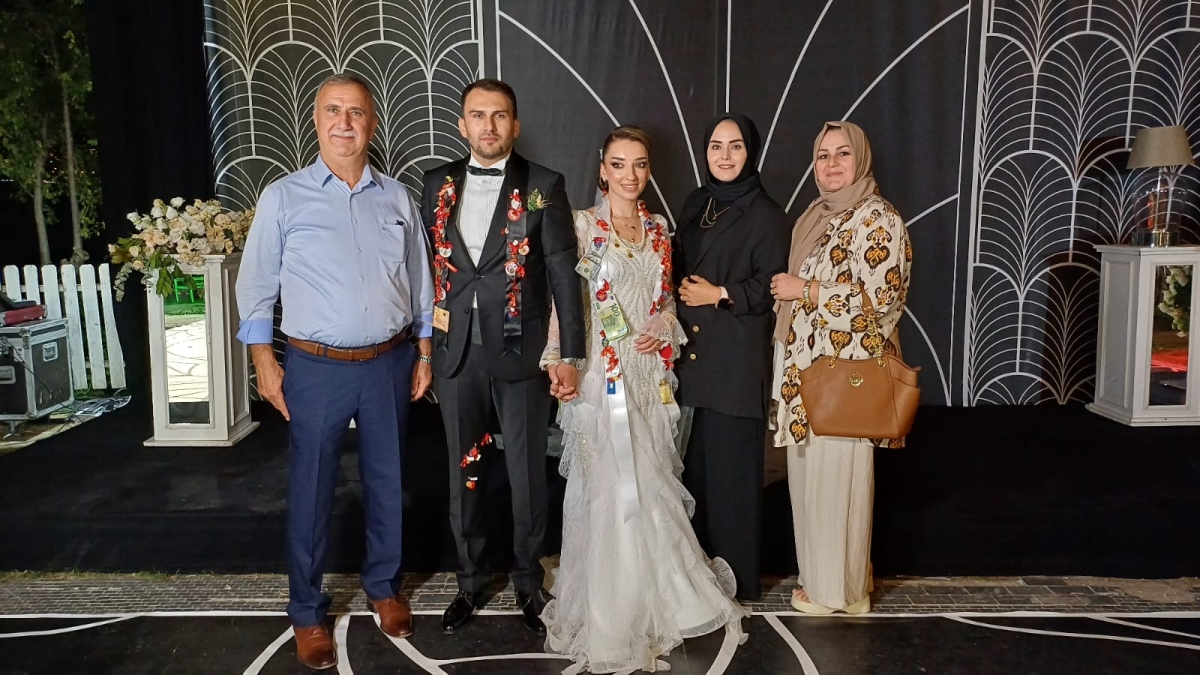 Sakarya’nın siyaset ve iş Dünyası, İlter ve Mercan ailelerinin rüya gibi düğününde buluştu ( GÜNÜN ÖNE ÇIKAN HATIRA FOTOĞRAF KARELERİ )