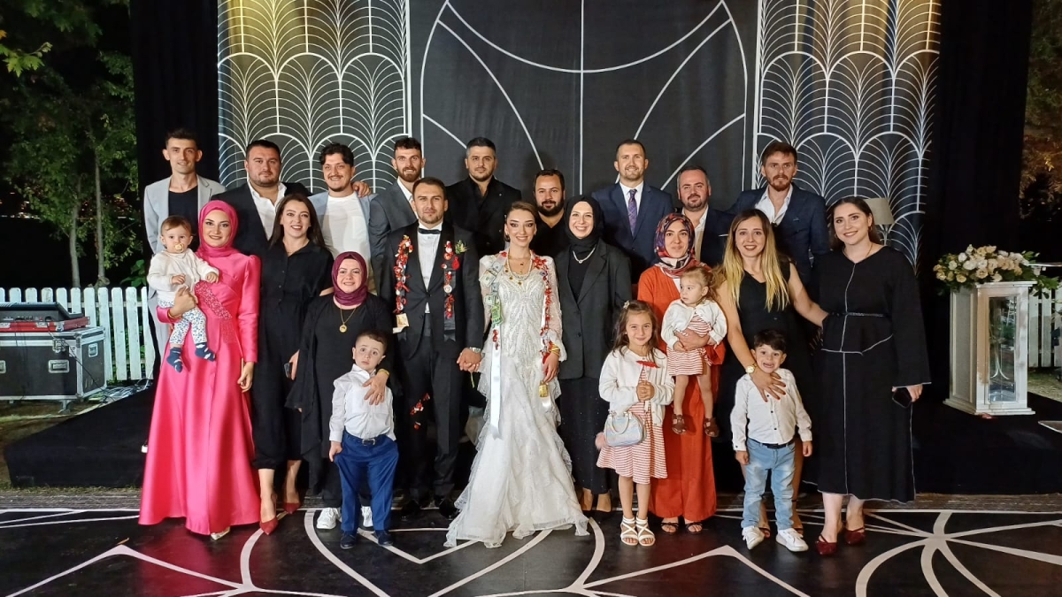 Sakarya’nın siyaset ve iş Dünyası, İlter ve Mercan ailelerinin rüya gibi düğününde buluştu ( GÜNÜN ÖNE ÇIKAN HATIRA FOTOĞRAF KARELERİ )