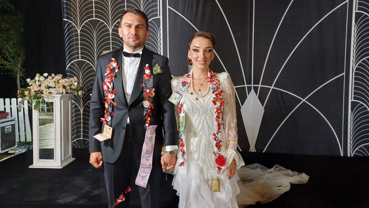 Sakarya’nın siyaset ve iş Dünyası, İlter ve Mercan ailelerinin rüya gibi düğününde buluştu ( GÜNÜN ÖNE ÇIKAN HATIRA FOTOĞRAF KARELERİ )