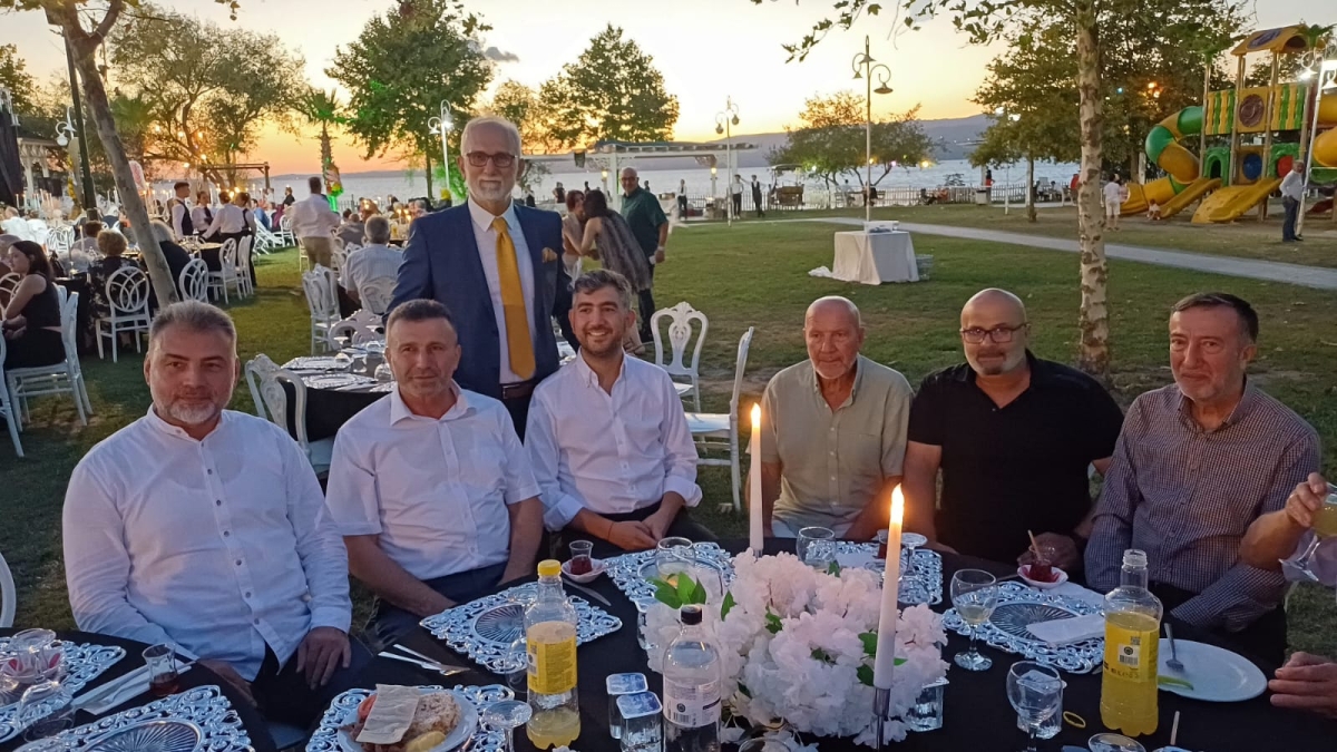 Sakarya’nın siyaset ve iş Dünyası, İlter ve Mercan ailelerinin rüya gibi düğününde buluştu ( GÜNÜN ÖNE ÇIKAN HATIRA FOTOĞRAF KARELERİ )