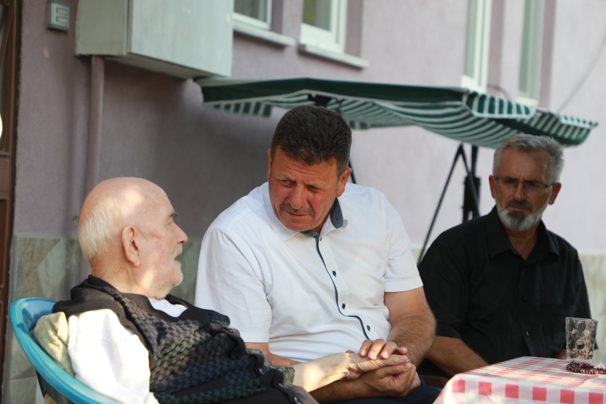 AK Parti Sakarya Sosyal Politikalar Birim Başkanlığının koordinesinde Akyazı İlçesi’nde eş zamanlı bir saha çalışmasına imza atıldı. ( İŞTE GÜNÜN ÖNE ÇIKAN FOTOĞRAF KARELERİ )