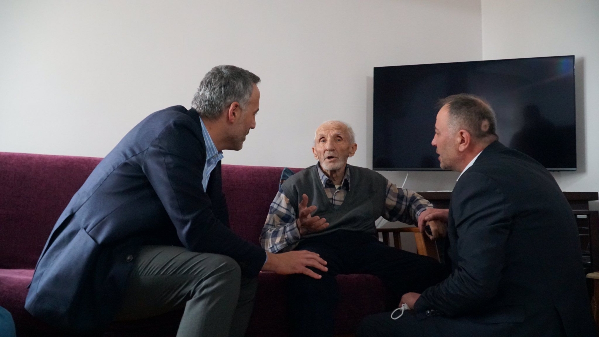 AK Parti Sakarya Sosyal Politikalar Birim Başkanlığının koordinesinde Akyazı İlçesi’nde eş zamanlı bir saha çalışmasına imza atıldı. ( İŞTE GÜNÜN ÖNE ÇIKAN FOTOĞRAF KARELERİ )
