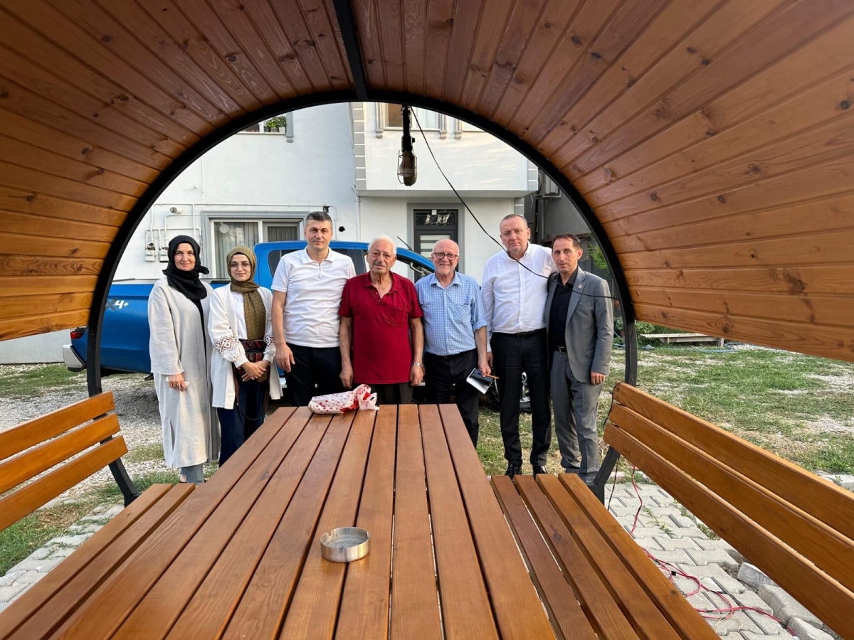 AK Parti Sakarya Sosyal Politikalar Birim Başkanlığının koordinesinde Akyazı İlçesi’nde eş zamanlı bir saha çalışmasına imza atıldı. ( İŞTE GÜNÜN ÖNE ÇIKAN FOTOĞRAF KARELERİ )